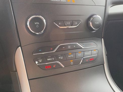 Used 2020 Ford Edge SEL image 18