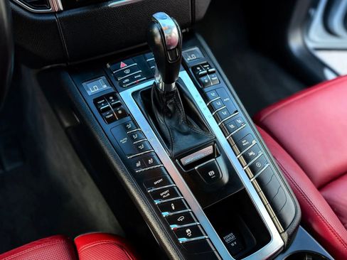 Used 2015 Porsche Macan Turbo image 11