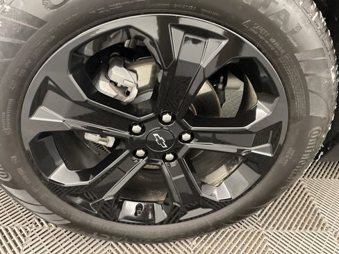 Certified 2025 Chevrolet Equinox LT w/ Midnight Edition image 2