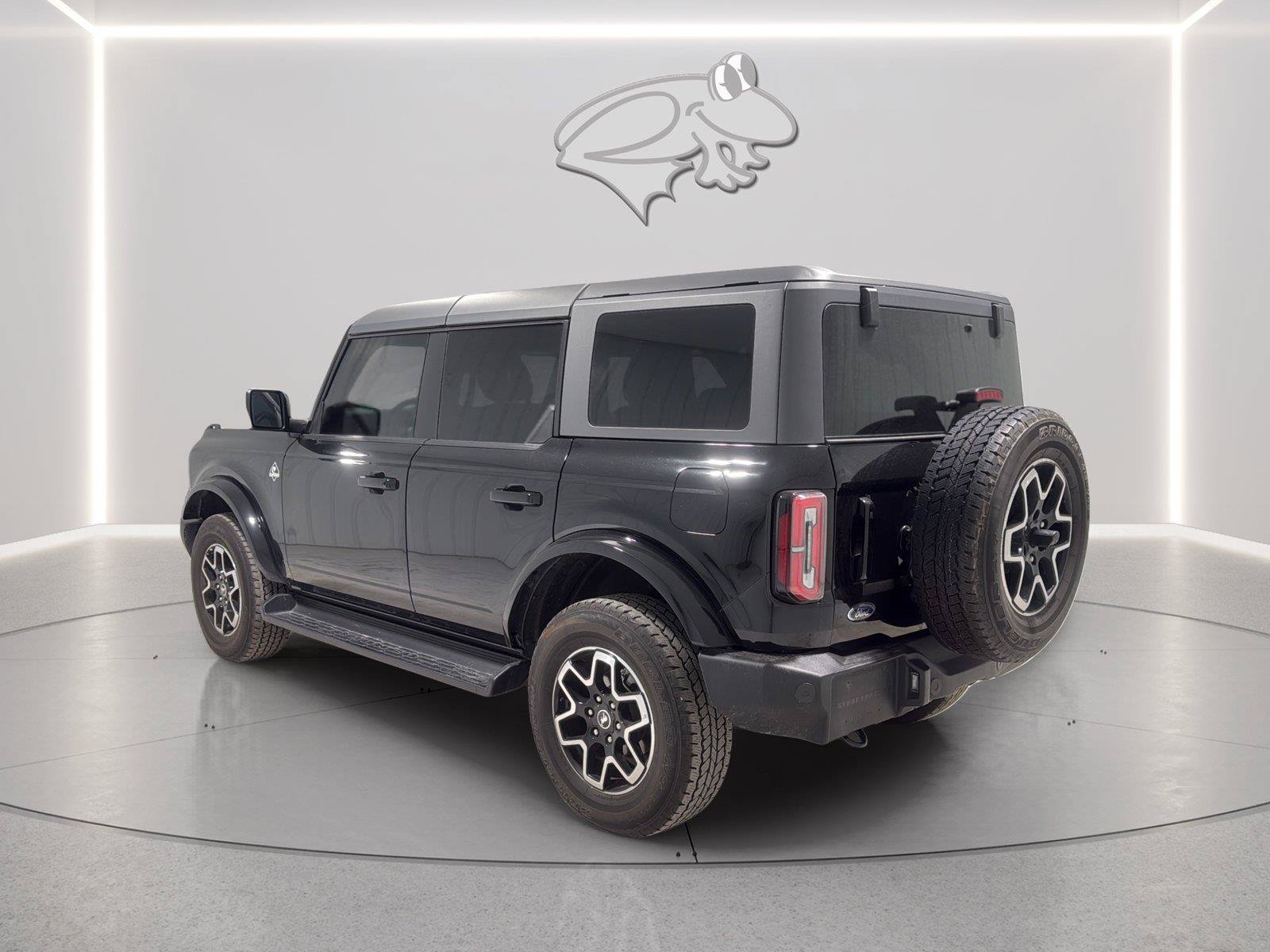 Used 2025 Ford Bronco Outer Banks AWD/4WD image 3