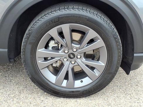 Used 2024 Ford Explorer XLT w/ Equipment Group 202A AWD/4WD image 10