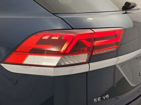 Used 2023 Volkswagen Atlas Cross Sport SE image 34