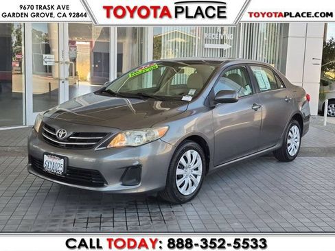 Used 2013 Toyota Corolla LE FWD image 1