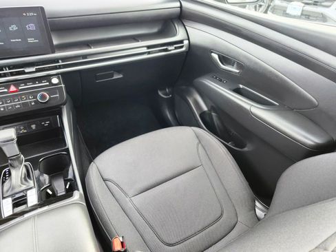 Certified 2025 Hyundai Tucson SE image 15