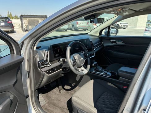 Used 2025 Kia Sportage LX FWD image 33
