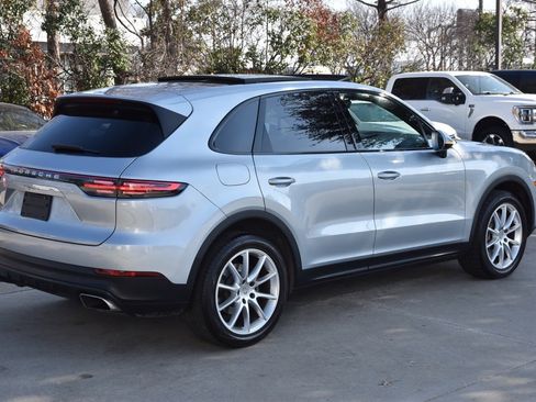 Used 2023 Porsche Cayenne Platinum Edition image 7