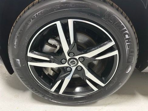 Used 2025 Volvo XC40 B5 Core image 6