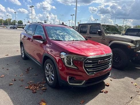 Used 2022 GMC Terrain SLT FWD image 2