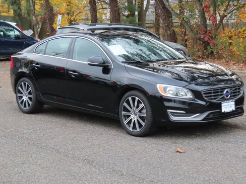 Used 2018 Volvo S60 T5 Inscription image 8