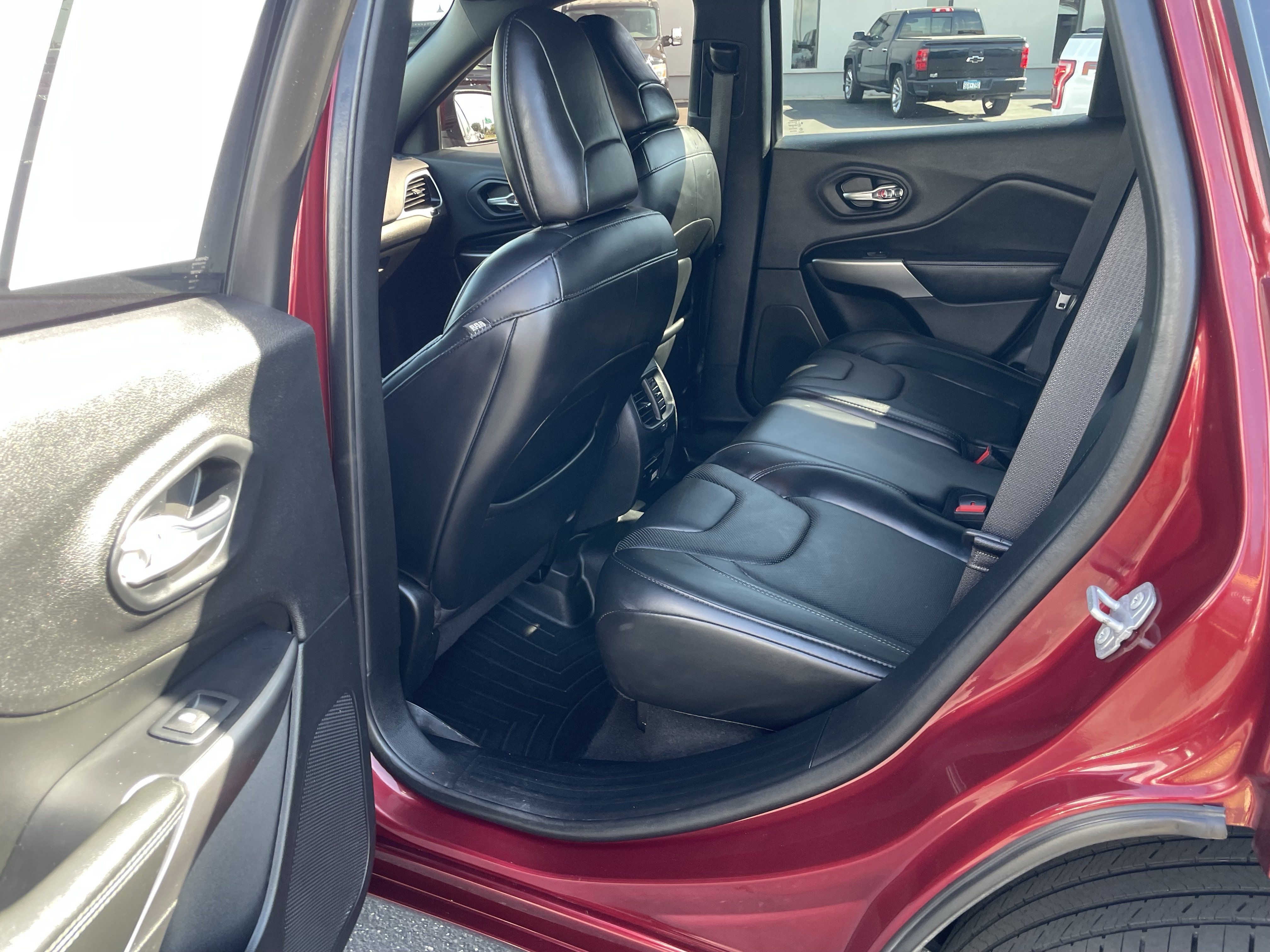 Used 2019 Jeep Cherokee Limited AWD/4WD image 29