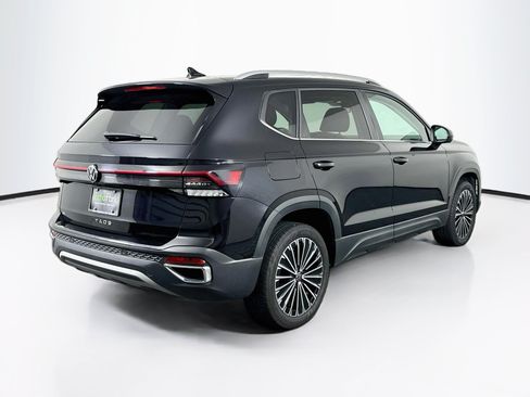 Used 2025 Volkswagen Taos SE FWD image 9