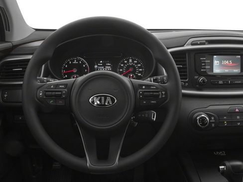 Used 2018 Kia Sorento FWD V6 w/ LX V6 Convenience Package image 10