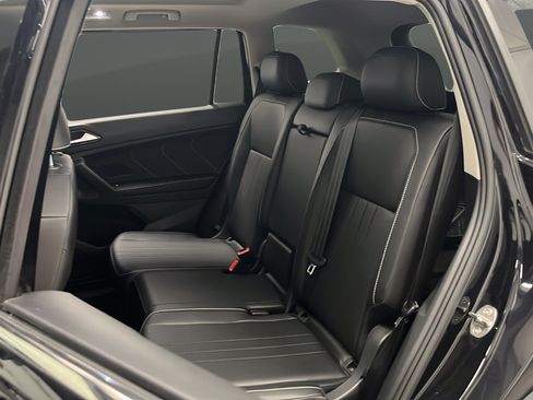 Used 2023 Volkswagen Tiguan SE w/ Panoramic Sunroof Package AWD/4WD image 23