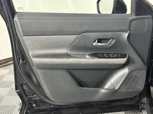 Used 2025 Nissan Kicks SV FWD image 10