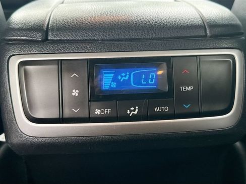 Used 2017 Toyota Highlander XLE AWD/4WD image 32