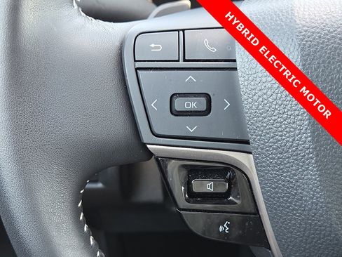 Used 2025 Toyota Camry SE FWD image 21