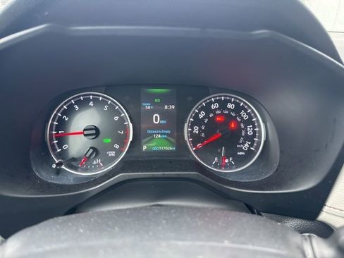 Used 2020 Toyota RAV4 XLE Premium image 5