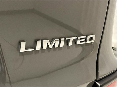Used 2019 Jeep Cherokee Limited image 23