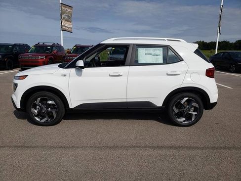 New 2025 Hyundai Venue SEL image 9