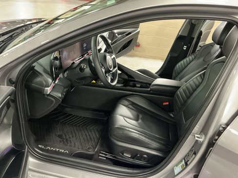 Certified 2024 Hyundai Elantra Limited FWD image 11