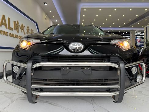 Used 2017 Toyota RAV4 XLE AWD/4WD image 3