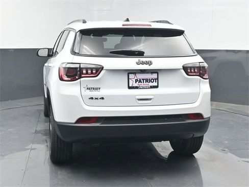 New 2026 Jeep Compass Latitude image 4