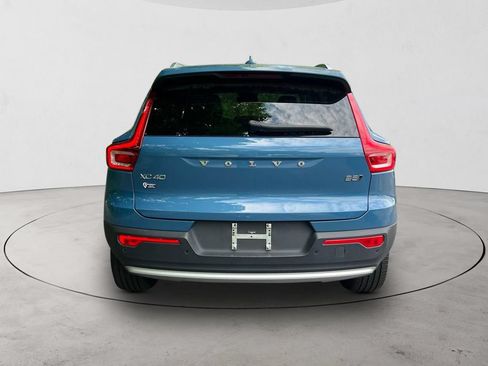 Certified 2025 Volvo XC40 B5 Core AWD/4WD image 4