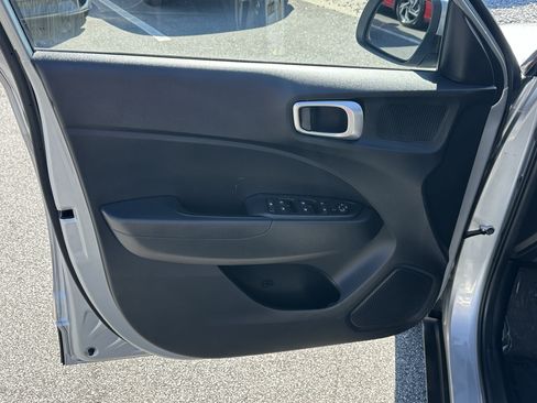 Used 2022 Hyundai Venue SE w/ Cargo Package FWD image 10