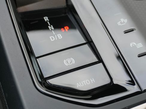 Certified 2024 BMW iX xDrive50 w/ Premium Package image 27