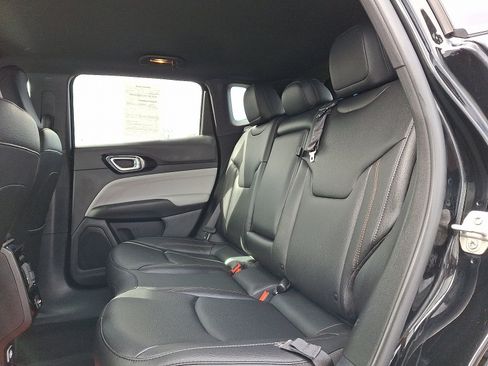 Certified 2024 Jeep Compass Limited image 10