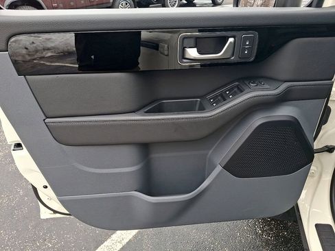 Used 2025 INEOS Grenadier Fieldmaster Edition image 13