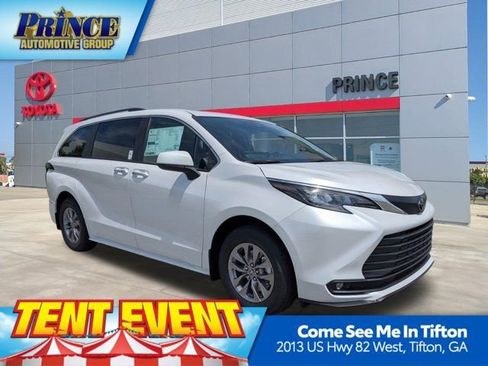 New 2026 Toyota Sienna XLE image 1