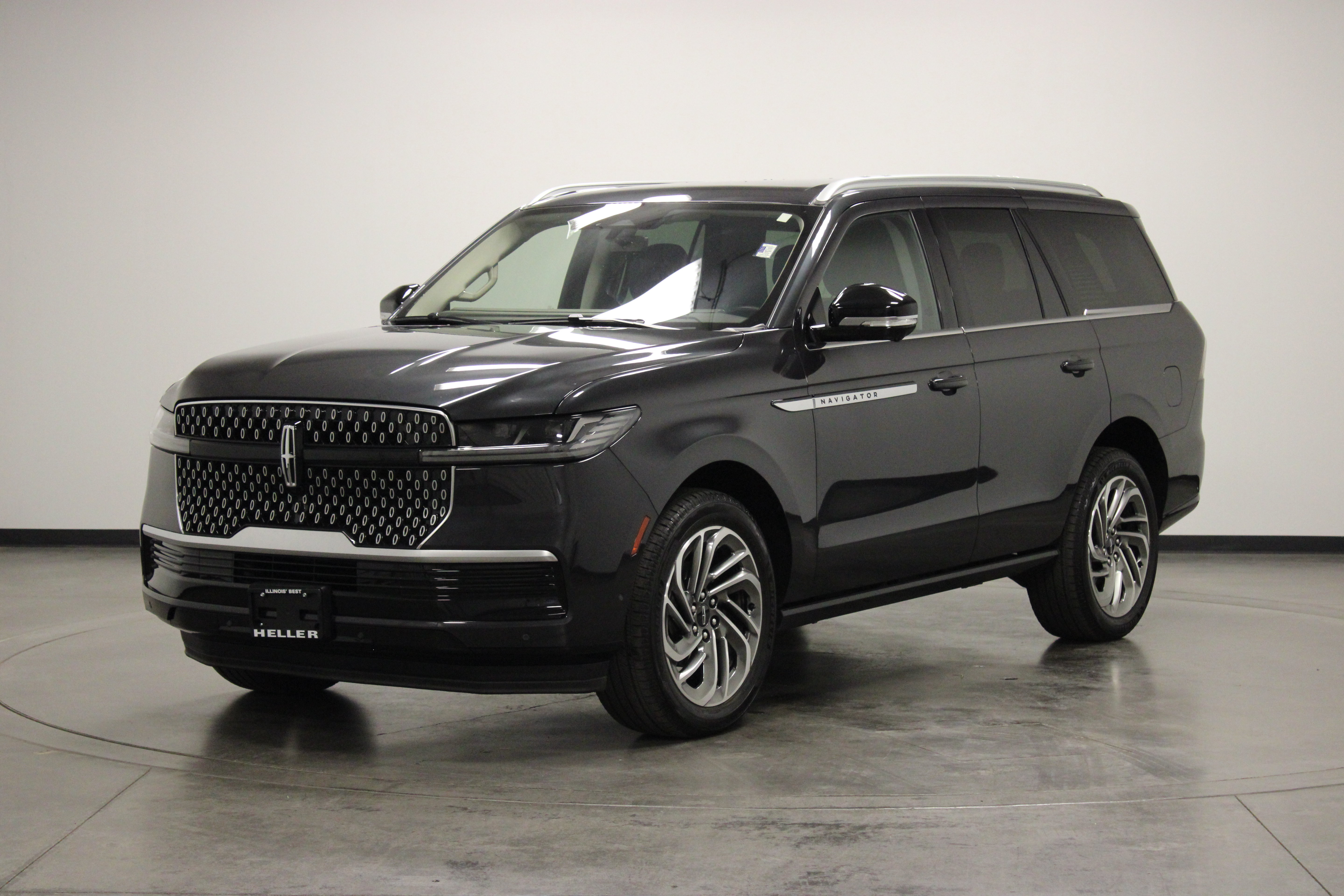 Used 2025 Lincoln Navigator Reserve AWD/4WD image 4