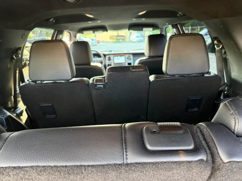 Used 2016 Ford Expedition XLT w/ Equipment Group 202A AWD/4WD image 19
