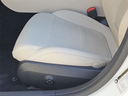 Used 2024 Mercedes-Benz C 300 Sedan image 20