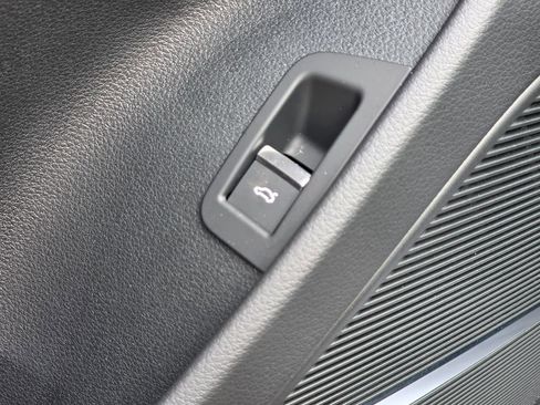 Used 2023 Audi Q8 Premium Plus image 34