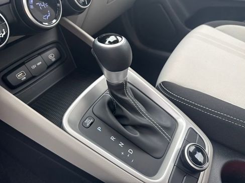 Certified 2024 Hyundai Venue SEL image 24