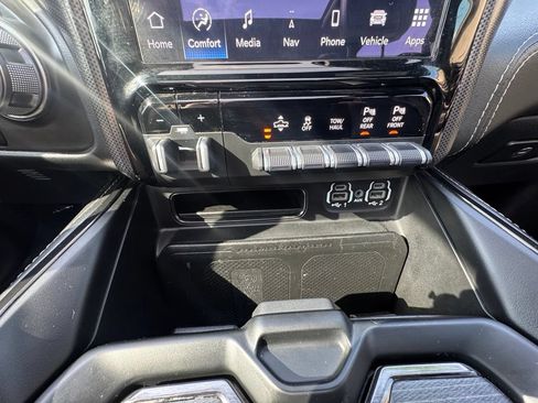 Used 2022 RAM 1500 Limited AWD/4WD image 32