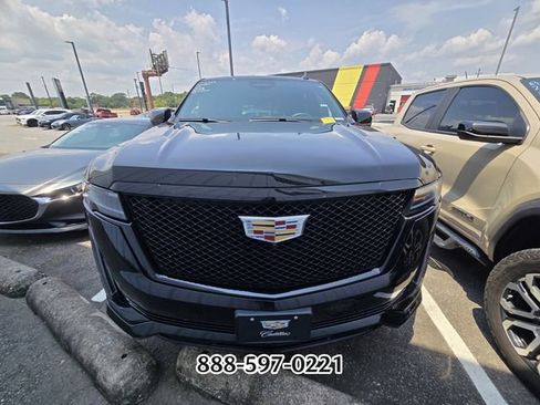 Used 2024 Cadillac Escalade Sport w/ LPO, ONYX Package AWD/4WD image 11