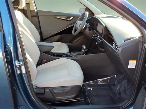 Used 2024 Kia Niro EX Touring image 18
