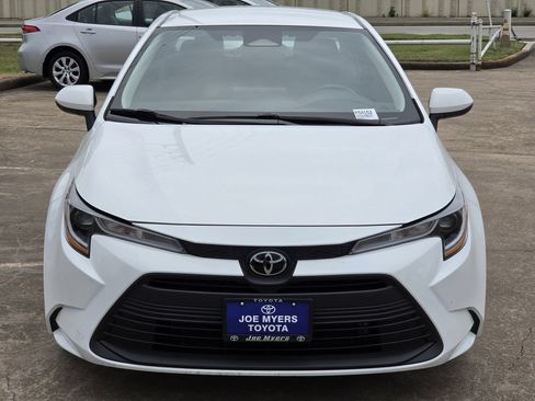 Used 2025 Toyota Corolla LE FWD image 3