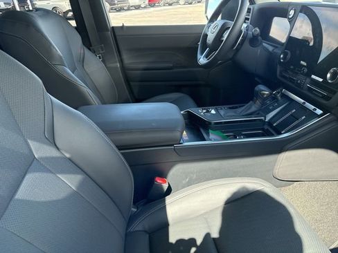 Used 2025 Lexus GX 550 w/ Accessory Package (2T) image 7