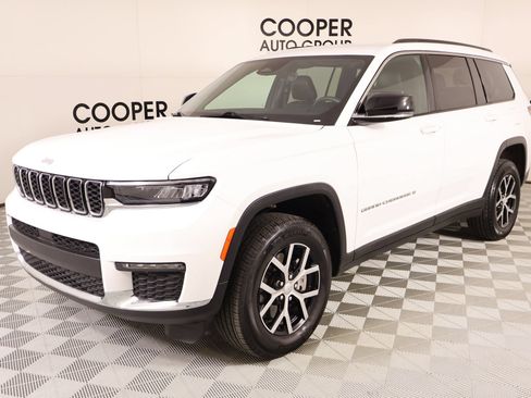 Used 2025 Jeep Grand Cherokee L Limited AWD/4WD image 11