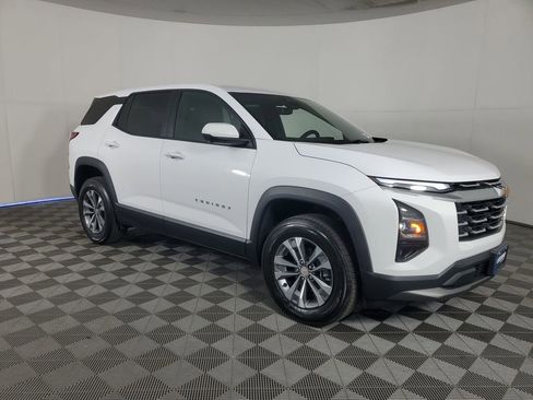 New 2026 Chevrolet Equinox LT image 2