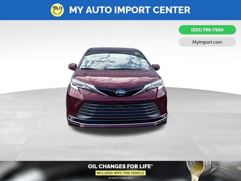 Used 2021 Toyota Sienna Platinum AWD/4WD image 2