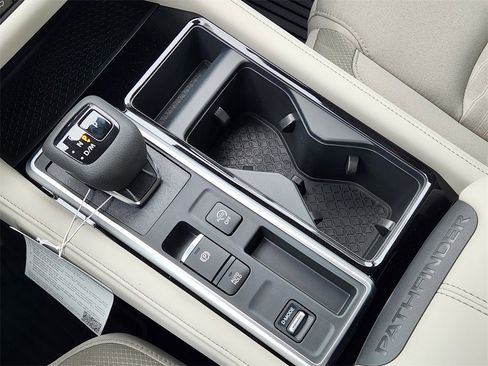 New 2025 Nissan Pathfinder SV w/ Black Appearance Package image 14