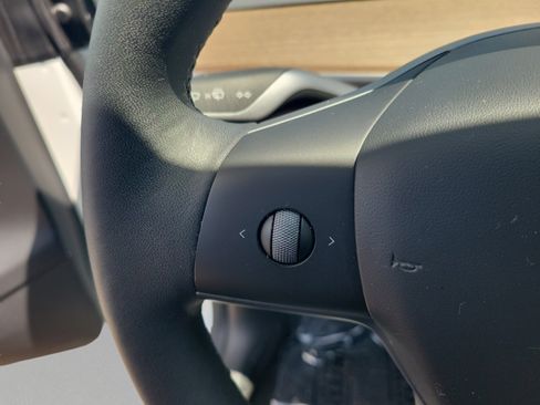 Used 2024 Tesla Model Y Long Range RWD image 10