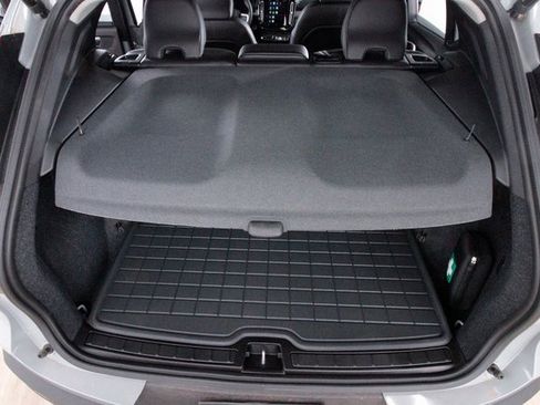 Certified 2025 Volvo XC40 B5 Core w/ Protection Package Premier image 32