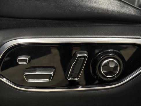 Used 2022 Jeep Grand Cherokee Overland w/ Luxury Tech Group IV image 19