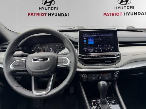 Used 2025 Jeep Compass Limited AWD/4WD image 10